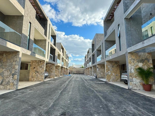 Townhouse En Venta En Temozón Norte En Merida Yucatán.