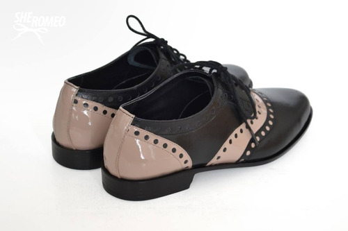 Imagen 3 de 6 de Zapato Inglés Acordonado De Cuero Negro Combinado Con Charol