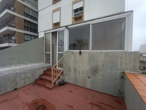 Depto Amplio Sobre Peatonal San Martin