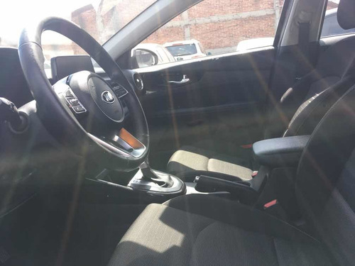 Imagen 8 de 11 de Kia Forte 2.0 Ex At 2019