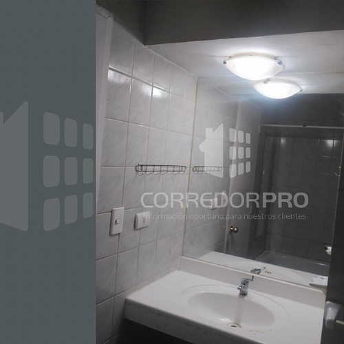 Departamento Con 2d + 1b Y Terraza. A Pasos Del Metro Moneda