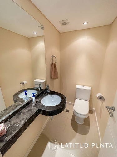 Imagen 15 de 23 de Apartamento En Casino Tower, 2 Dormitorios Y Medio - Punta Del Este Mansa