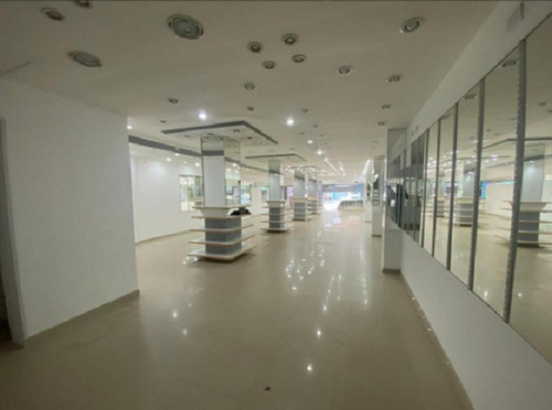 Importante Local, Salón 150 M², Inmejorable Ubicación Sobre Peatonal, Oportunidad