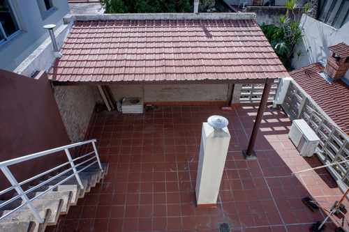 Venta| Excelente Casa De 4 Amb Desarrollada En 3 Plantas Con Dos Terrazas, Patio/jardín Y Cochera.