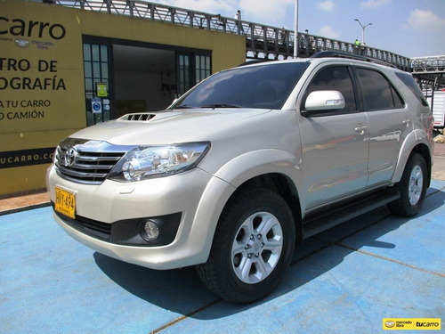 Imagen 1 de 15 de Toyota Fortuner Srv 4x4 3000cc At Aa