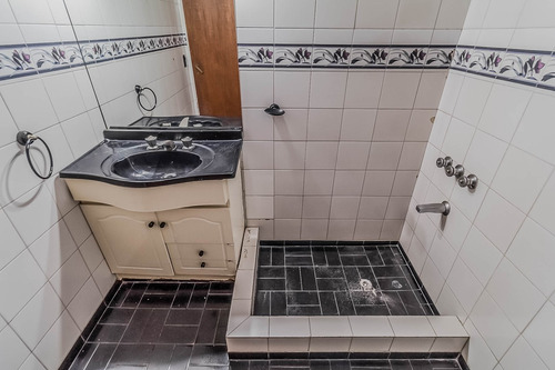 Encantadora Casa De 5 Ambientes Con Amplios Espacios Y Excelente Ubicación