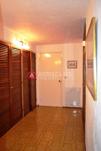 Casa De 5 Dormitorios Y Piscina En Zona De Cantegril- Ref: 4334