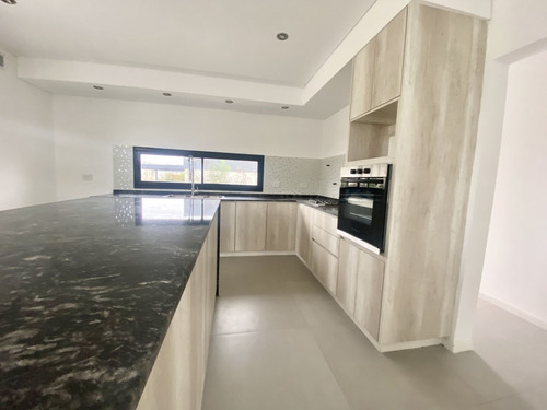 Imagen 3 de 18 de Casa En Venta En Santa Elena - Pilar Del Este