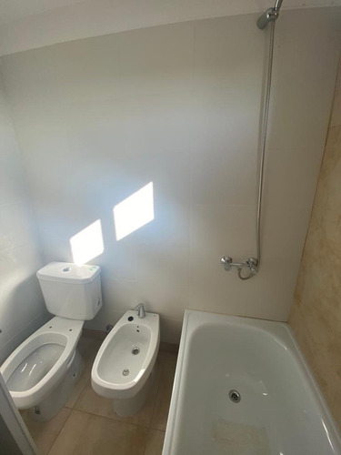 Imagen 7 de 11 de En Venta Departamento 2 Amb A Estrenar En Edif. Al Fte Con Balcon Y Posibilidad De Cochera (042)