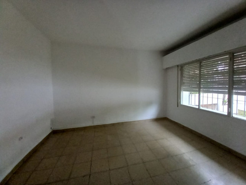 Casa En Alquiler De 3 Dorm En Quintas De Santa Ana