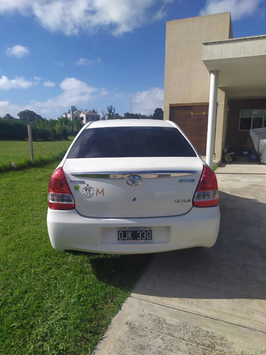 Imagen 4 de 9 de Toyota Etios 2014 1.5 Sedan Xls