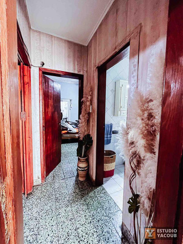 Casa En Venta - 2 Dormitorios 1 Baño - Cocheras - 420mts2 - Berisso