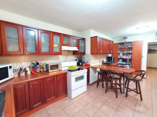 Imagen 11 de 30 de Vendo Belleza De Casa Ubicada En Esquina, 4 Dormitorios, Alta Plusvalia Y Seguridad