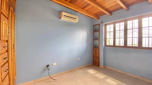 Imagen 6 de 13 de Casa En Alquiler En La Castellana