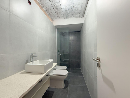 Casa De Pasillo Con 3 Dormitorios Más Quincho Y Terraza Con Parrillero