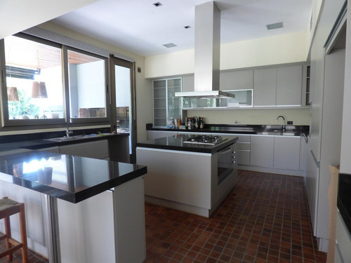 Casa En Venta City Bell Calle 24 E/ 476 Y 477 - Dacal Bienes Raices