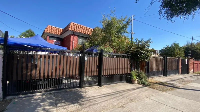 Imagen 1 de 24 de Acogedora Y Cómoda Casa Frente A Parque Tobalaba