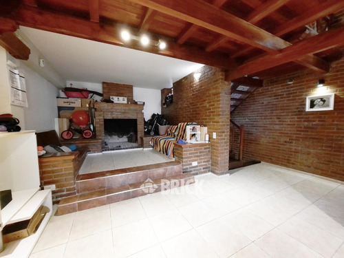 Casa Tipo Chalet En Lote De 432 M2 En Rodriguez Peña Al 900 - 3 Cocheras Piscina Quincho Parrilla