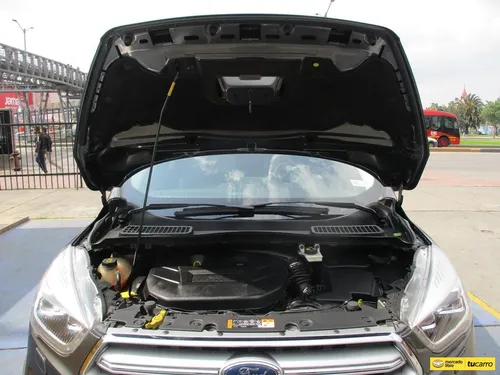Ford Escape TITANIUM 4X4 2000CC AT AA