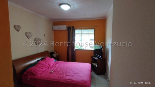 Apartamento En Venta. Urb. La Estrella, Charallave.