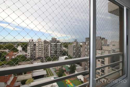 Departamento En Venta De 4 Ambientes Con Balcón Aterrazado Y 3 Cocheras Cubiertas En Morón.
