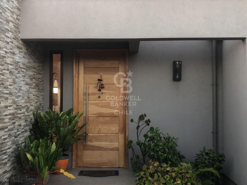 Hermosa Casa Ubicada En Exclusivo Sector De Puchuncavi