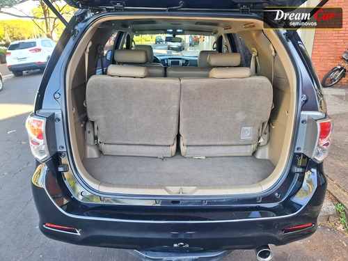 Imagem 11 de 14 de Toyota Hilux Sw4 3.0 Srv 4x4 7 Lugares 2014