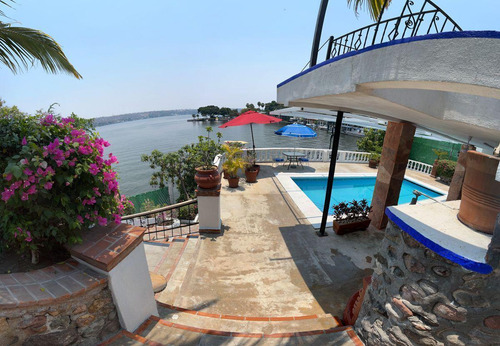 Casa A Orilla Del Lago De Tequesquitengo