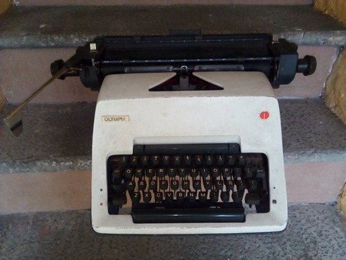 Maquina De Escribir Olympia Carro Grande Antigua Funcionando