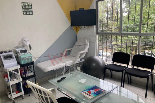 Ubicadísimo Edificio Con Locales Alto Flujo De Personas Y Desarrollo