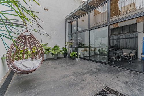 Venta Importante Propiedad Comercial De Doble Frente Con Portón Levadizo Para Camiones, En Almagro