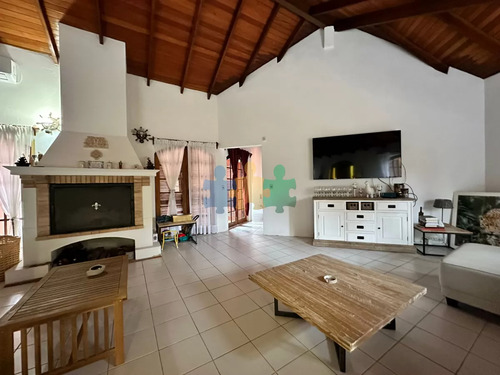 Vende Casa De 4 Dormitorios Con Piscina Y Gran Parque En Golf, Punta Del Este - Ref : Eqp6759
