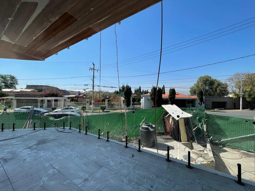 Local En Renta De 350 A 400m2 Nuevo, El Local Se Ubica En Planta Baja En Plaza Comercial Nueva.