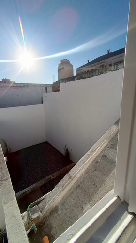Alquilo Casa Céntrica A Mts De Plaza Colón,con Patio