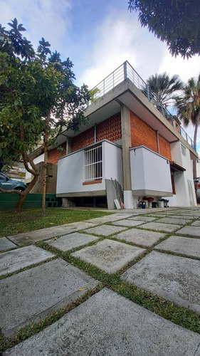 Venta Moderna Casa Urb. Los Palos Grandes Caracas