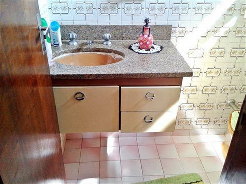 Imagem 11 de 30 de Sobrado Em Ótima Localização, 1 Quadra Da Avenida Antonio Emmerick Sendo 3 Dormitórios 1 Suite 2 Wc Garagem Para 2 Automóveis E Portão Eletrônico Pertinho De Supermercados Padarias Ponto De Ônibus E