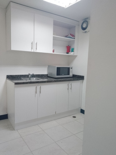 Se Alquila Oficina En Avda. Libertador 102m2