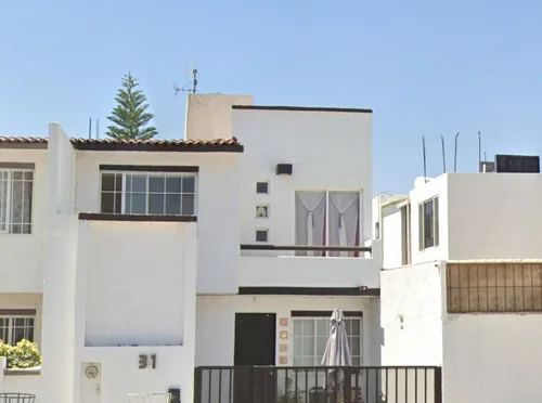 Casa En Venta, Recuperación Bancaria, Col. Santuarios Del Cerrito, Correguidora, Queretaro. Laab2