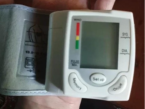 Tensiometro Digital De Muñeca Para Enfermos De La Tensión 