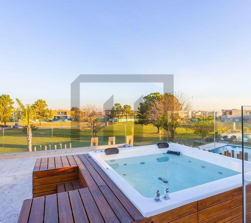 Casa En Venta En Barrio Privado Terralagos, Canning