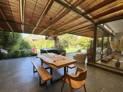 Casa En Arriendo De 5 Dorm. Golf De Manquehue