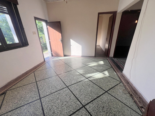 Venta Casa Sólida Con Amplio Terreno En Paso De La Arena, Padrón Único, 2 Dormitorios, Garage Varios Vehículos, Jardín, Fondo, Gran Potencial