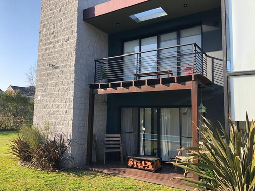 Imagen 2 de 15 de En Venta | Excelente Propiedad En Country Club La Concepción En Lujan | 250m2 Cubiertos