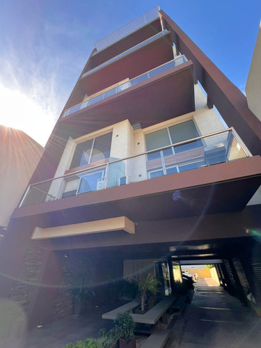 Depto 2 Ambientes En Duplex Con Balcon // Av. Presidente Peron 2672
