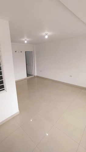 Oficina En Alquiler En El Edificio Las Pilas
