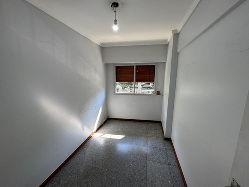 Venta Depto. 4 Amb C/dependencia. Belgrano.84 M2.