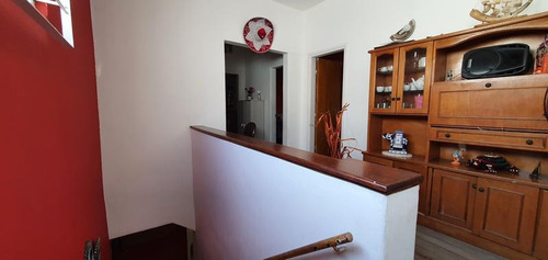 Casa - La Blanqueada. Con Garaje Y Parrillero