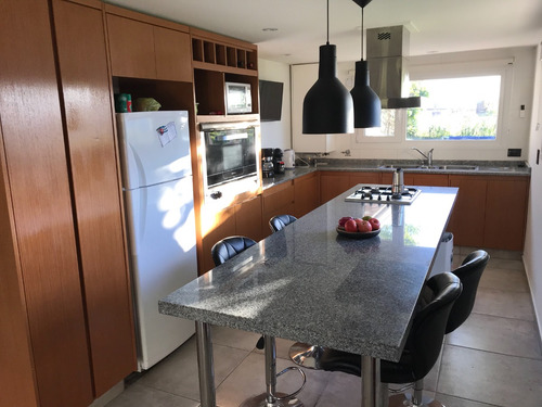 Casa Alquiler En Mar De Cobo A Metros Del Mar Con Pileta