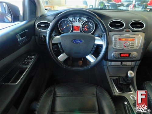 Imagem 6 de 10 de Ford Focus Titanium 2.0 16v Flex 5p Mec.