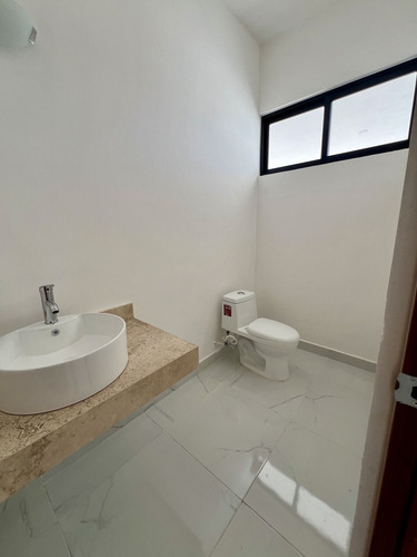 Casa En Venta En Morera, Cholul, De 4 Habitaciones Con Alberca